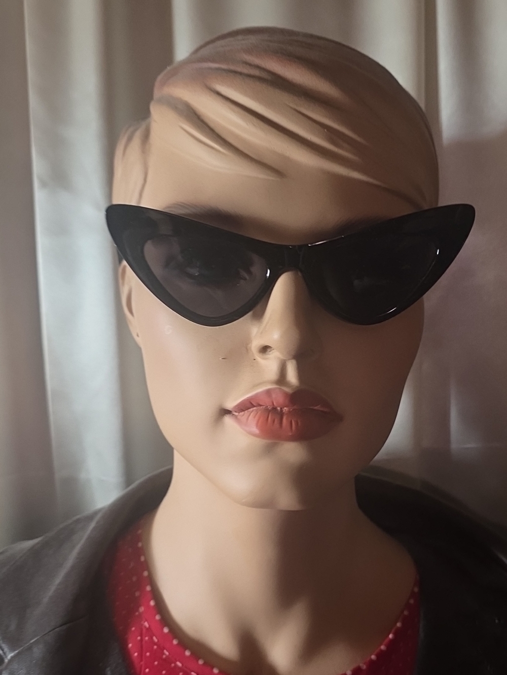 Classic Black Cat-Eye Women's Sunglasses